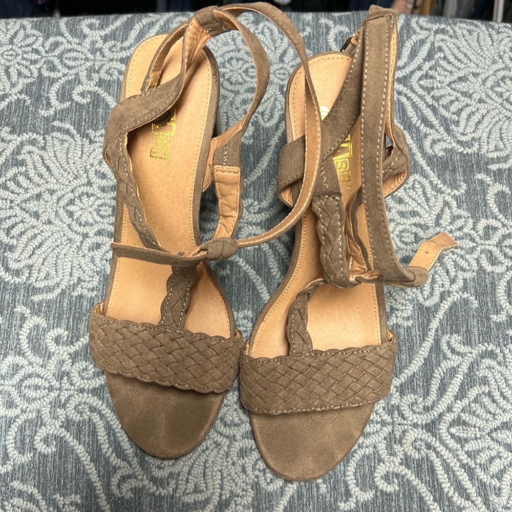 Nude block sandals